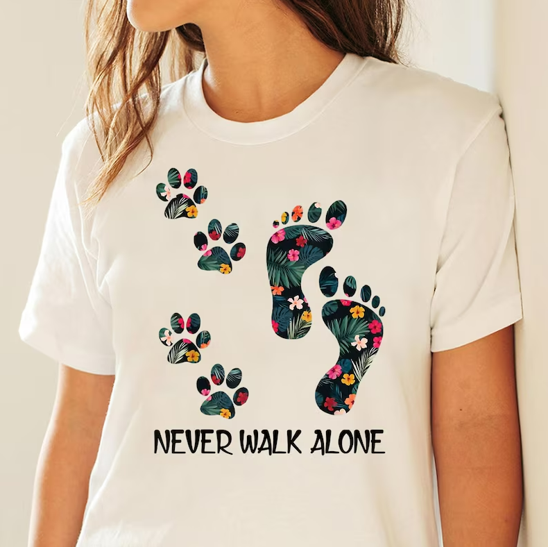 Never Walk Alone | T-shirt voor dierenliefhebbers