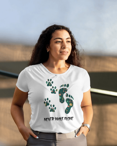 Never Walk Alone | T-shirt voor dierenliefhebbers