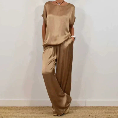 Elegante tweedelige satijnen set