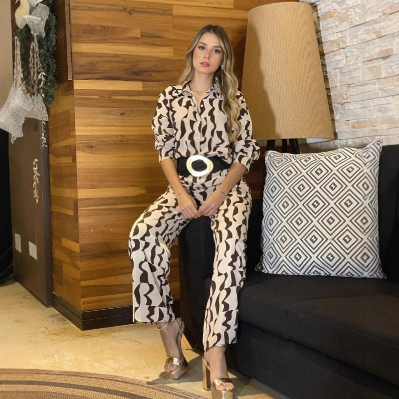 Trendy set van tweedelige top en broek met abstracte print voor dames